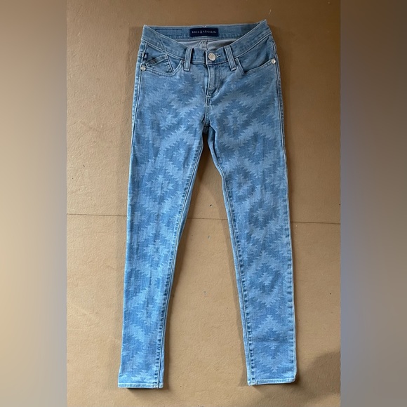 Rock & Republic Aztec Print Jeans - Picture 6 of 9